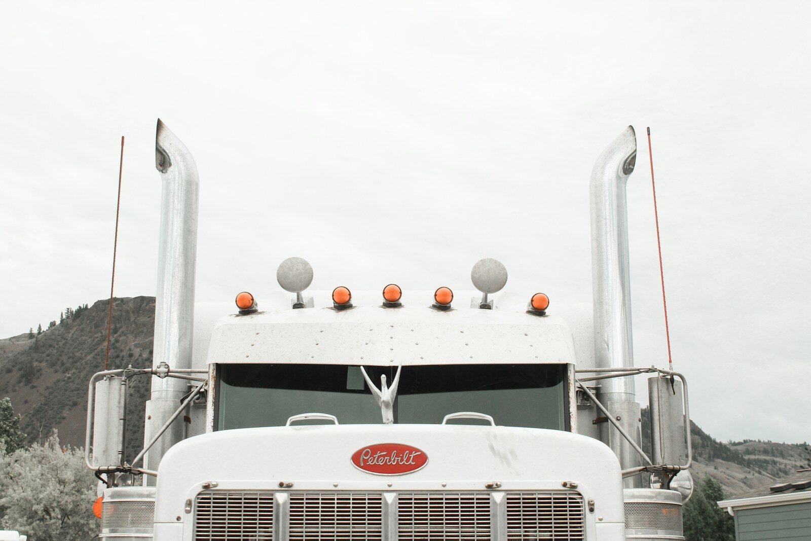 What to Do When Your Truck Breaks Down on the Road